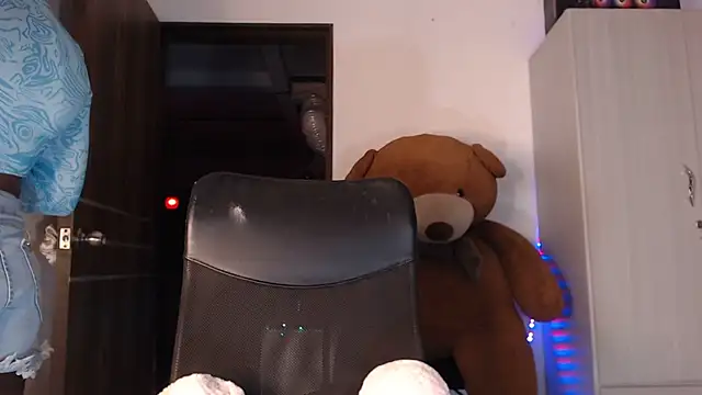 mistressbigcock777 online show from April 1, 3:41 am