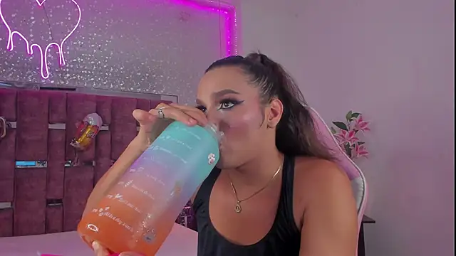 KylieVictoria online show from October 2, 4:46 am