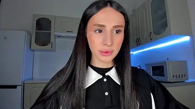 Kim Oberlin  online show from February 6, 6:13 pm