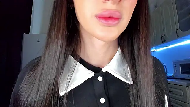 Kim Oberlin  online show from February 25, 1:15 pm