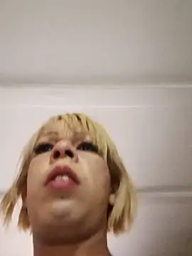 blondebitchlitle online show from March 1, 10:10 pm