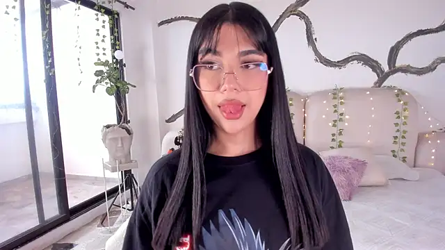 RoseCassie online show from October 28, 1:53 pm