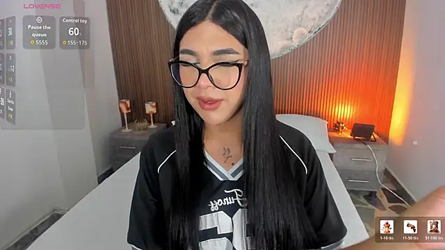 RoseCassie online show from March 30, 2:29 pm