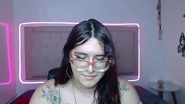 Snapshot of kathepickmanx chatting on October 12, 4:37 am kathepickmanx online show from October 12, 4:37 am
