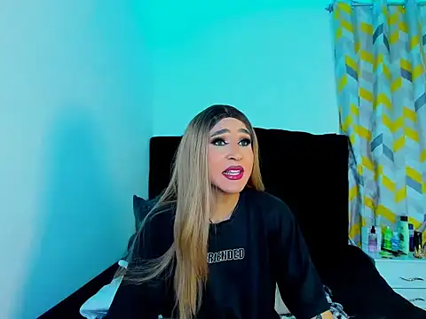 Georgina Giio online show from December 3, 2:05 am