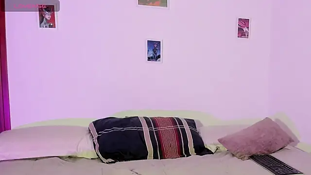 Snapshot of Angel-Fox- chatting on September 11, 1:47 am Angel-Fox- online show from September 11, 1:47 am