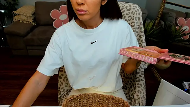 Anya-Ray online show from April 16, 6:58 am