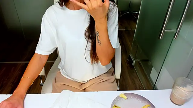 Anya-Ray online show from April 30, 11:47 am