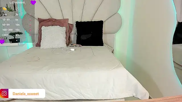 Snapshot of Danielaangelina chatting on October 12, 7:00 am Danielaangelina online show from October 12, 7:00 am