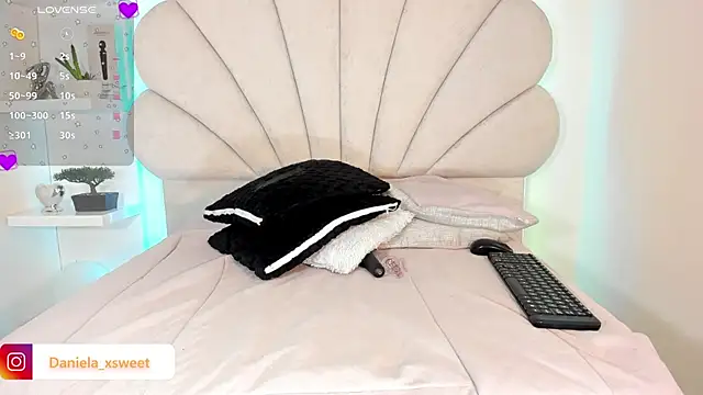 Snapshot of Danielaangelina chatting on October 15, 8:25 am Danielaangelina online show from October 15, 8:25 am