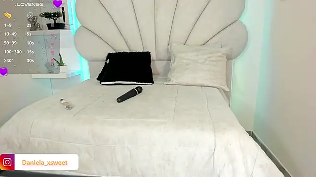 Snapshot of Danielaangelina chatting on October 17, 7:45 am Danielaangelina online show from October 17, 7:45 am