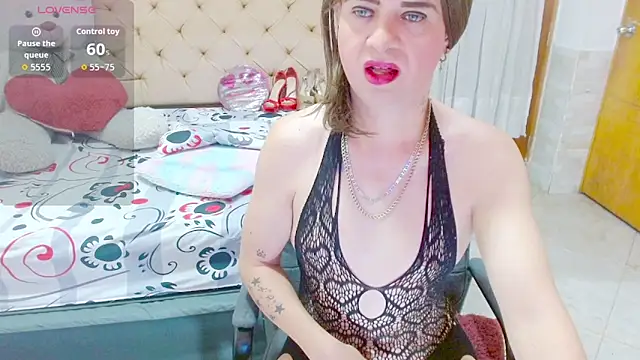Snapshot of Dolldirtyxxx chatting on October 15, 5:07 am Dolldirtyxxx online show from October 15, 5:07 am