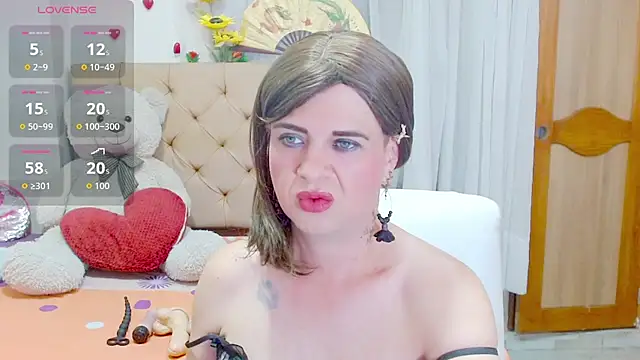 Snapshot of Dolldirtyxxx chatting on October 18, 5:22 am Dolldirtyxxx online show from October 18, 5:22 am