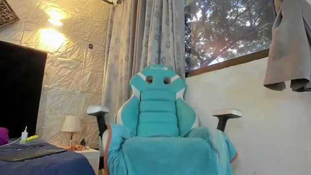 ChanelleJohnson  online show from November 21, 7:37 pm