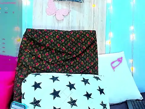 corynatayler online show from December 14, 10:50 pm