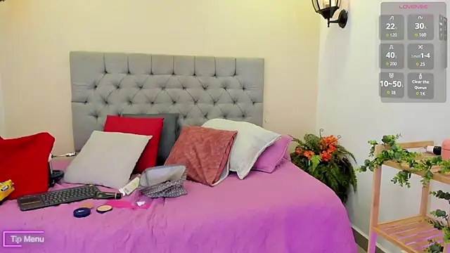 Maite Smith  online show from February 10, 12:56 pm