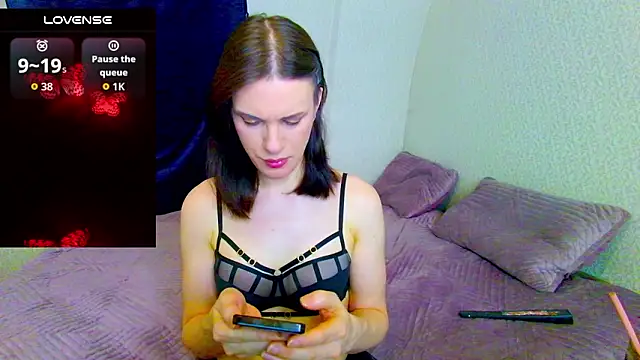 Nicole Redfields online show from March 24, 6:07 am