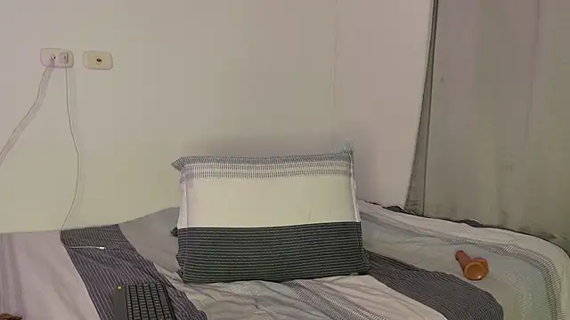 isahilton1 online show from December 2, 10:35 pm