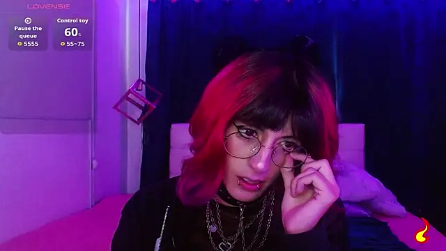 Snapshot of goth_minerva chatting on October 12, 2:30 pm goth minerva online show from October 12, 2:30 pm