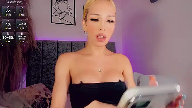 Snapshot of blonder_roux chatting on September 15, 4:01 pm blonder roux online show from September 15, 4:01 pm