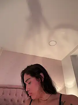 Bella  Wood online show from April 22, 9:11 pm