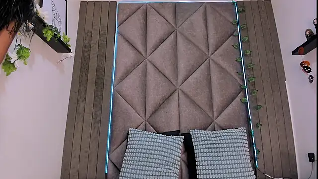 TiffValentinee  online show from October 29, 8:07 pm