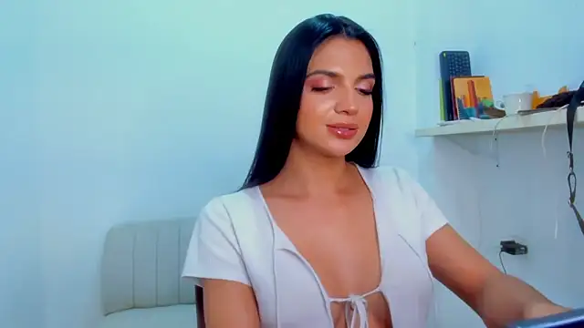 ISA BELLA VZL online show from April 4, 5:00 pm