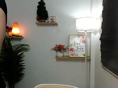 Snapshot of scarlett_brownx69 chatting on October 6, 11:43 am scarlett brownx69 online show from October 6, 11:43 am