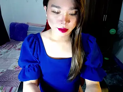 Snapshot of Urassiansweetcummer chatting on October 3, 2:11 am Urassiansweetcummer online show from October 3, 2:11 am