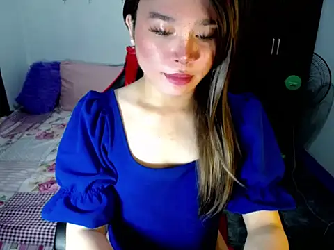 Snapshot of Urassiansweetcummer chatting on October 13, 5:42 am Urassiansweetcummer online show from October 13, 5:42 am