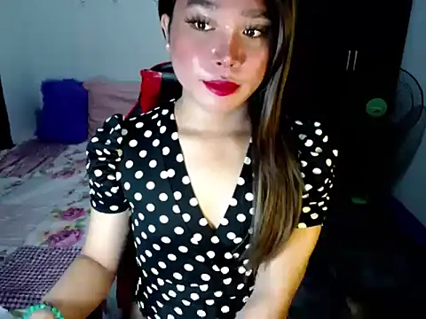 Snapshot of Urassiansweetcummer chatting on October 17, 2:26 am Urassiansweetcummer online show from October 17, 2:26 am