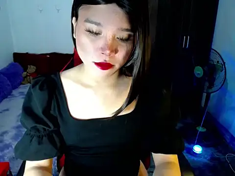 Urassiansweetcummer online show from June 20, 2:14 am