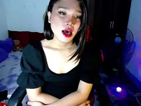 Urassiansweetcummer online show from June 22, 3:25 am