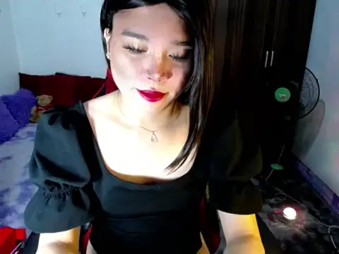Urassiansweetcummer online show from June 25, 3:48 am