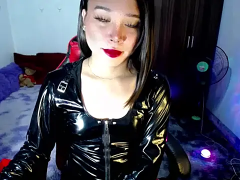 Urassiansweetcummer online show from June 27, 4:06 am