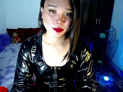 Urassiansweetcummer online show from July 3, 5:13 am