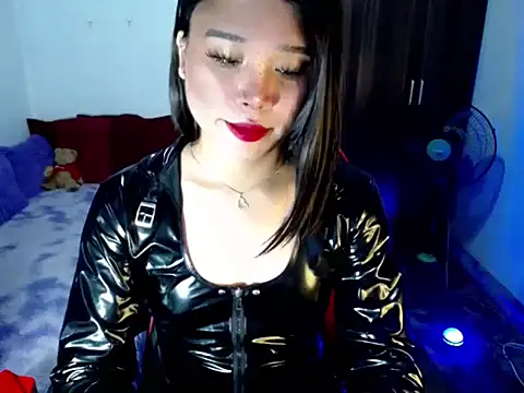 Urassiansweetcummer online show from July 4, 5:24 am