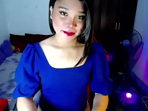 Urassiansweetcummer online show from July 7, 6:47 am