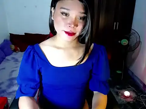 Urassiansweetcummer online show from July 7, 7:23 am