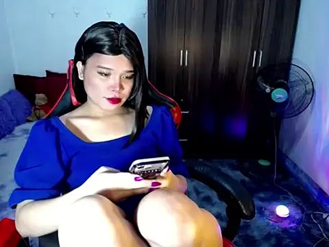 Urassiansweetcummer online show from July 8, 7:34 am