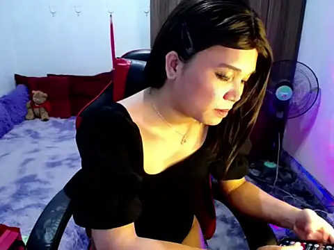 Urassiansweetcummer online show from July 13, 2:30 pm