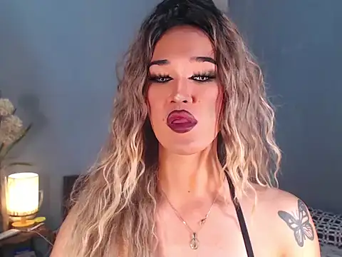 AleinaCroft online show from December 16, 5:45 am