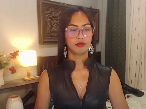 Nathalieheartt online show from July 20, 1:35 pm