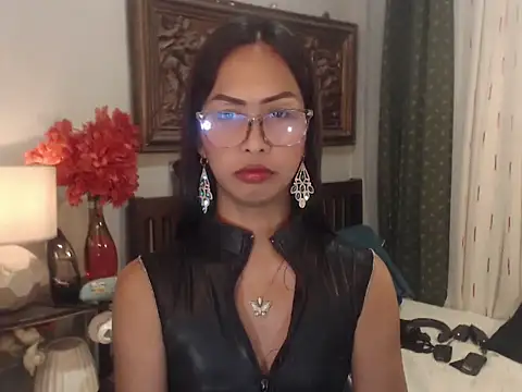 Nathalieheartt online show from July 27, 2:24 pm