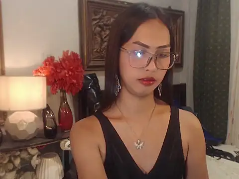 Nathalieheartt online show from July 30, 1:21 pm