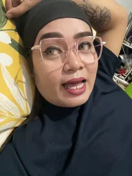 Snapshot of YourSweet-mich chatting on September 22, 2:33 pm YourSweet-mich online show from September 22, 2:33 pm