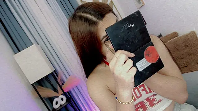 PrettyBlythes TS online show from April 9, 7:36 am