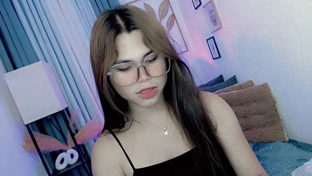 PrettyBlythes TS online show from April 22, 11:06 am