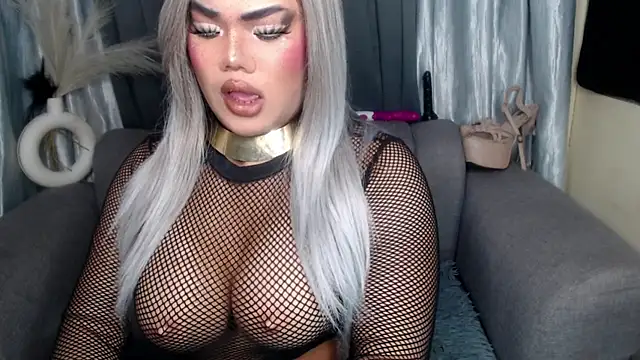 10inchs Maxie online show from November 19, 4:29 pm