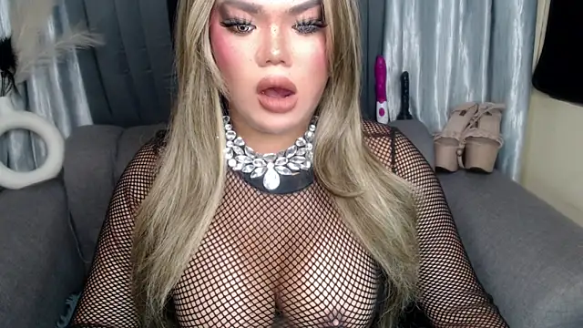 10inchs Maxie online show from November 21, 6:47 am